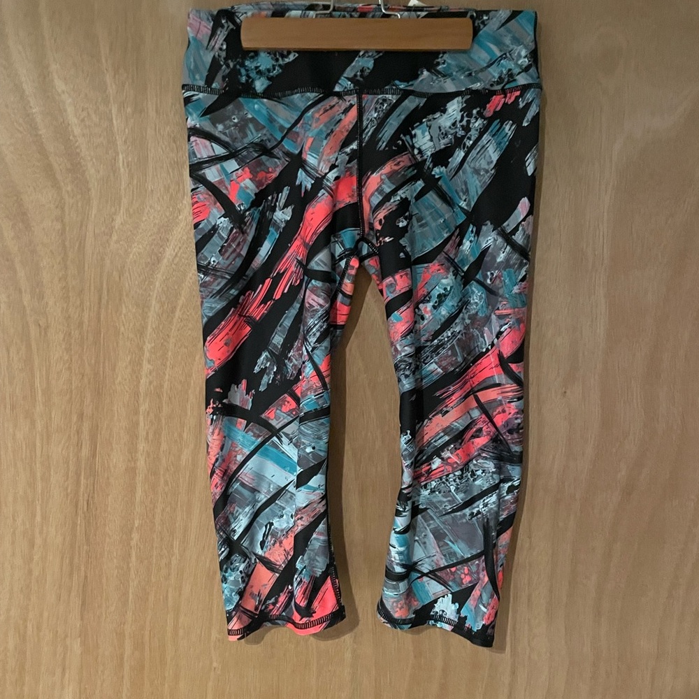 Fabletics NWT Leggings in Black and Pink Abstract. Capri length